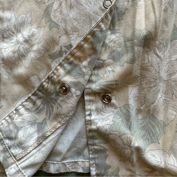 VTG Long Sleeve Cardigan Scrub Top
Good condition - Picture 5 of 8